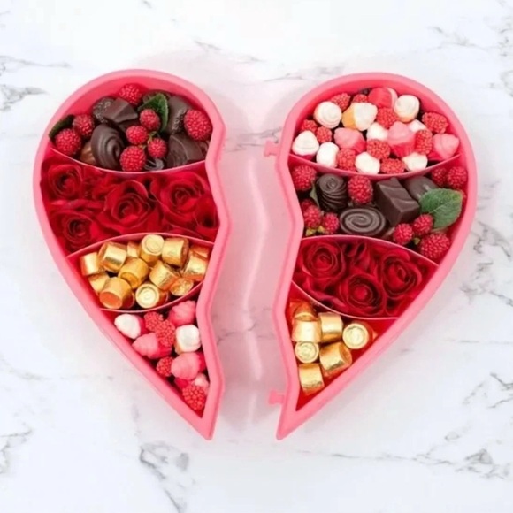 NWT CWC Heart-Shaped Snack Box - Red. - Picture 4 of 4